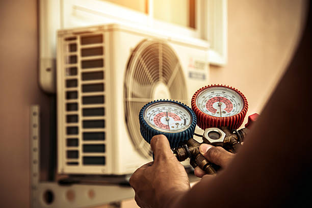 Professional Emergency Hvac technician working in Gardendale, TX